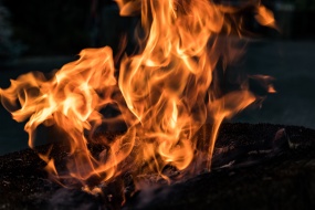 熊熊烈火燃烧图片素材